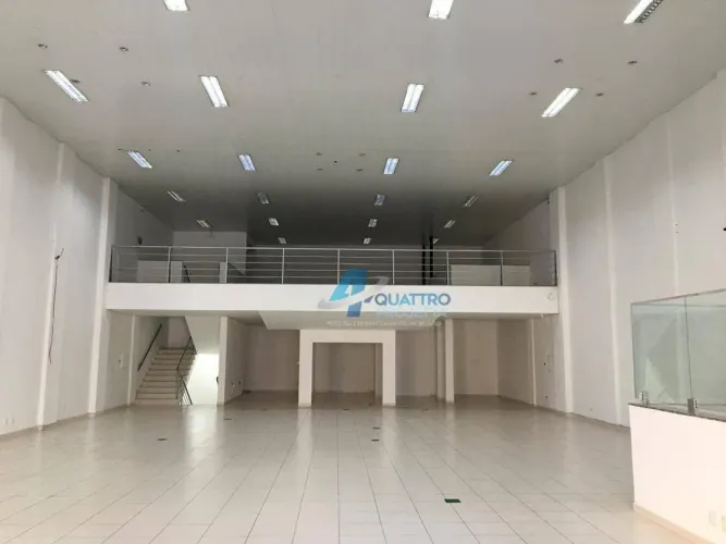Barracão para alugar com 814 m² no Jardim Vitoria - Av. Maringa, Londrina