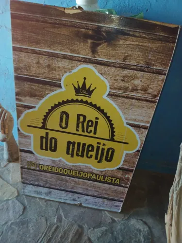 O Rei do Queijo - bancada madeira otimo pra comércio de madeieacio de madeira
