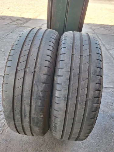 Pneus 185 65 15 Goodyear (meia-vida)