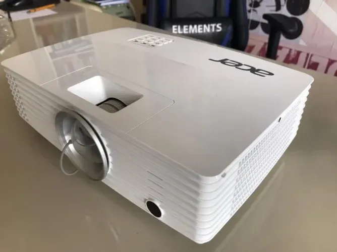 Projetor Acer P1185 seminovo - Pouco uso