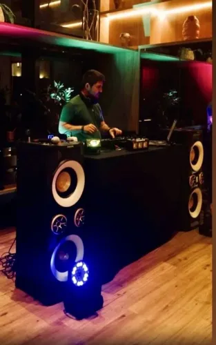 DJ PROFISSIONAL, SOM, ILUMINAÇÃO, FESTAS E EVENTOS