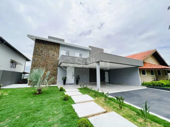 Casa para venda no condomínio Alpes de Vinhedo em Vinhedo, interior de São Paulo.