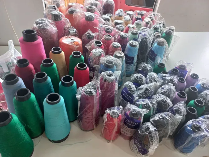 Linha e fio para costura. 