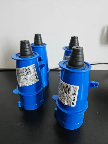 Plug de Tomada Newkon Steck 3P + T 32A