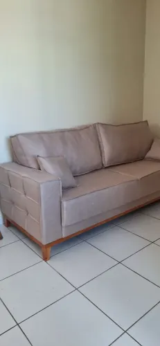 Sofá 3 lugares bege super novo. 2 meses de uso.