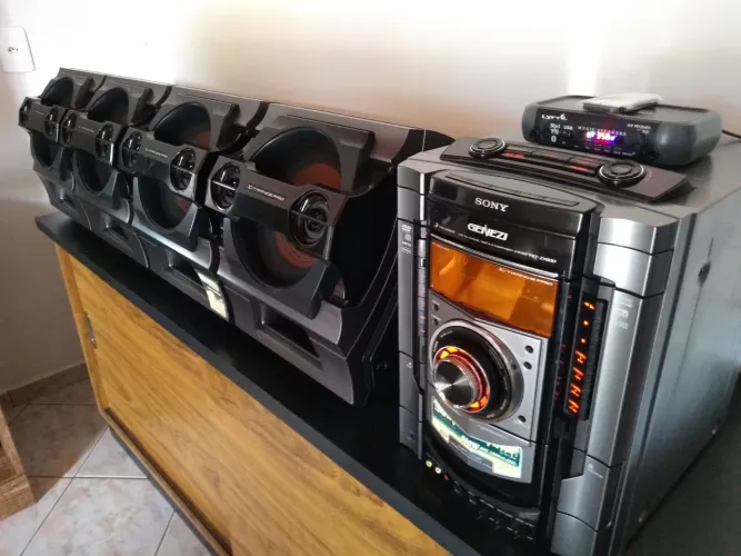 Som Sony Genezi modelo FST-ZX80D