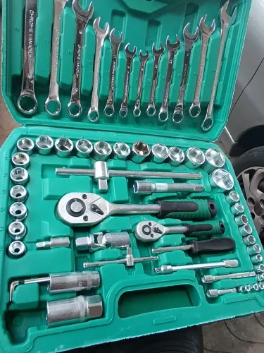 Jogo de ferramentas com 61 peças, fabricado em aço cromo vanadio