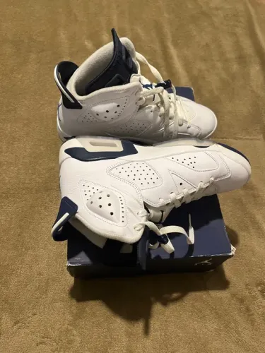 Tênis Air Jordan 6 Retro - Branco e Azul