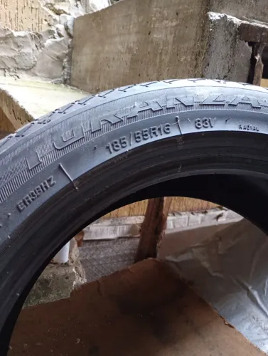 Vendo pneu aro 16 esportivo meia vida ótimo pequeno concerto estava rodando em.uma meriva