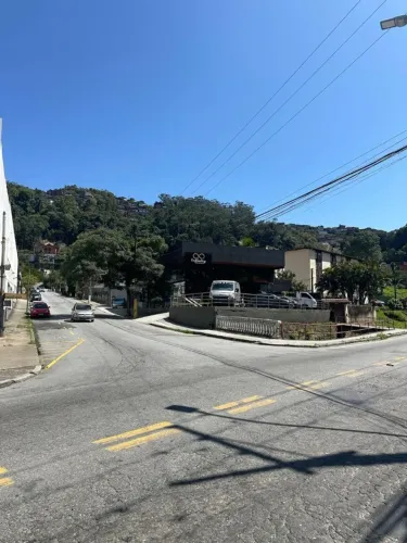 Coronel Veiga - Lojão com 300m².