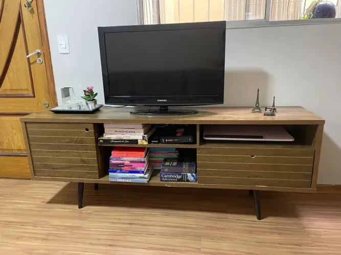 Rack para TV na sala 1,70m x 0,39m