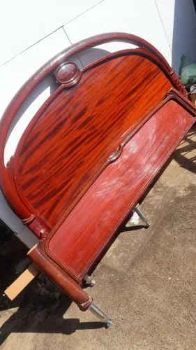 Cama Queen de madeira