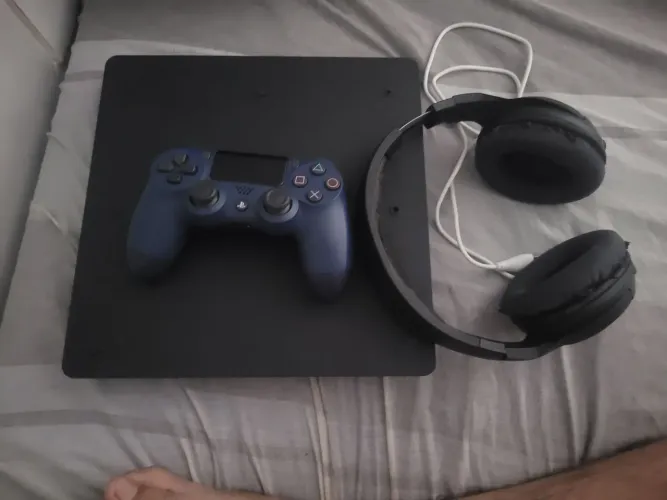 Ps4 1TB + Controle + Fone Bluetooth para PS4