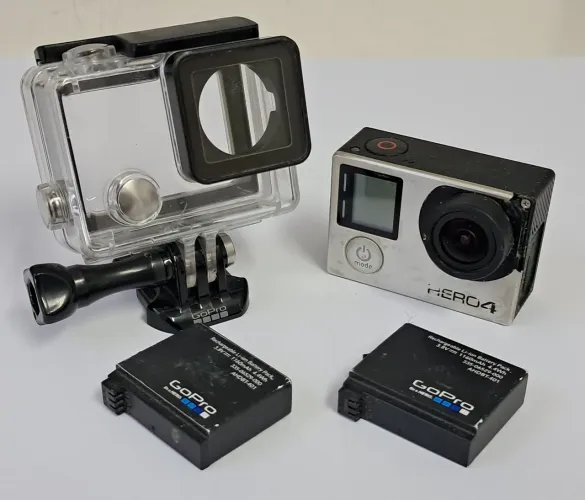 GoPro Hero 4 - Kit com Cage + Baterias + Carregador Duplo