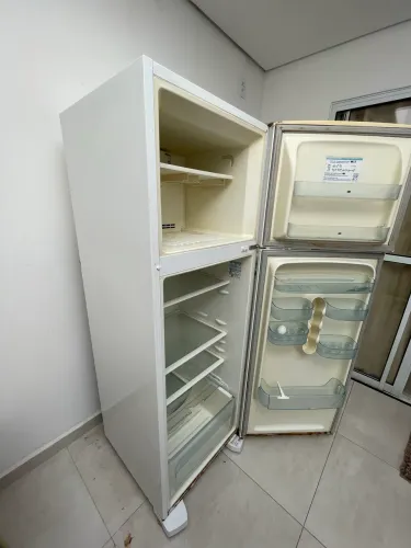 Desapego geladeira (com defeito)