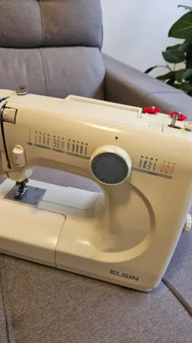 Máquina de Costura Elgin 20 pontos - Usada