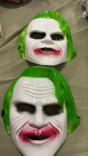 BRECHÓ - Duas máscaras de fantasia coringa