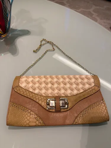 Bolsa Feminina Bege com Corrente