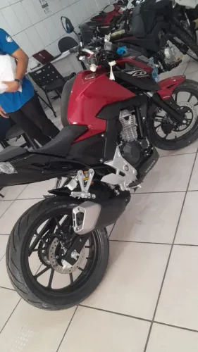 Vendo CB 300f ou troco faço rolo selada em dias. ZAP *05