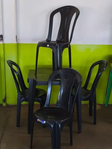 Mesa e Cadeiras de Plástico Conjunto Reforçado