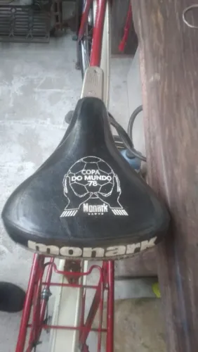 Vendo móveis e produtos , relíquia rústicos em bom estado.