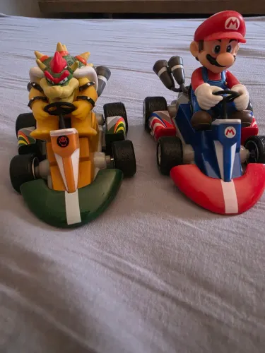 Kit Bowser e Mario Kart (Carrinhos de fricção)
