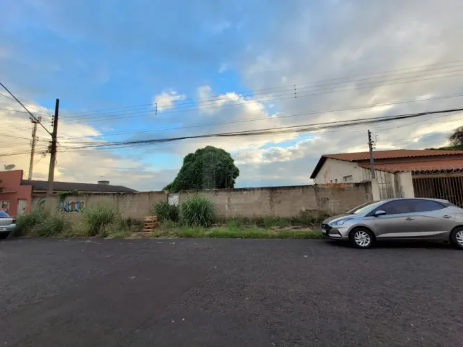 Terrenos para venda no bairro Daniel Fonseca