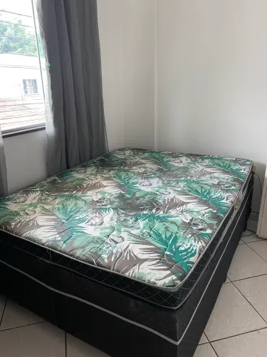 Cama semi nova 