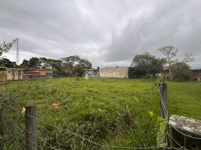 Apresentamos uma excelente oportunidade no coração do Campo d?Una, em Garopaba.