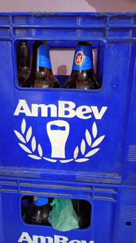 Caixa de cerveja AmBev tenho 10 