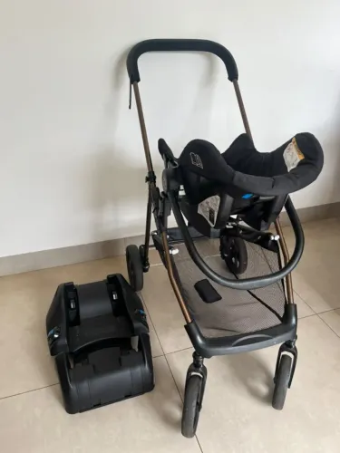 Carrinho de bebê completo