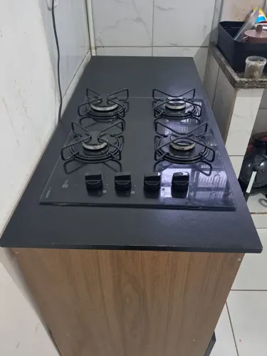 Cooktop semi novo junto com o balcão