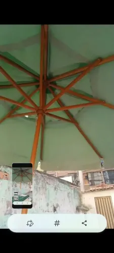 Praia da Costa, vendo carrinho de agua de coco com rodas "zeradas" de moto", com ombrelone
