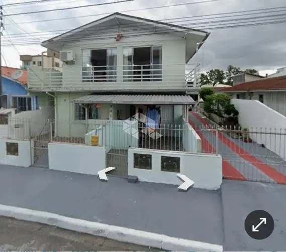 Terreno com 4 Apartamentos à Venda, Todos Mobiliados, com Sacada e Churrasqueira
