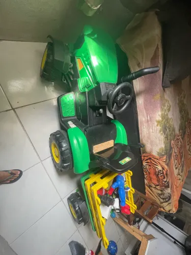 Trator elétrico infantil 