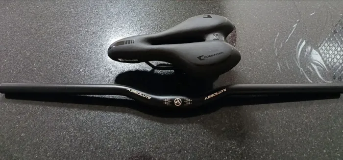 Vendo selim e guidão de bike