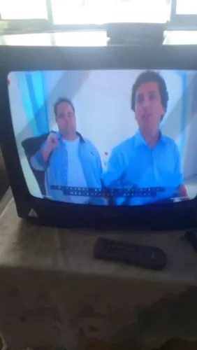 TV de tubo 21 Philco funcionando normalmente com conversor  digital. 