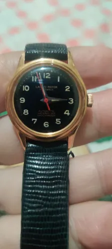 Lanço automático feminino funcionando normalmente todo chapeado a ouro pulseira de couro