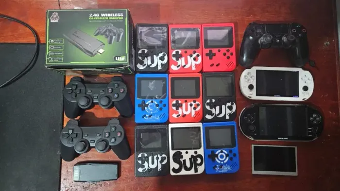 Lote video games e acessórios com defeito. Portáteis, game stick, controle ps4 original.