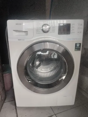 Máquina de lavar com defeito 