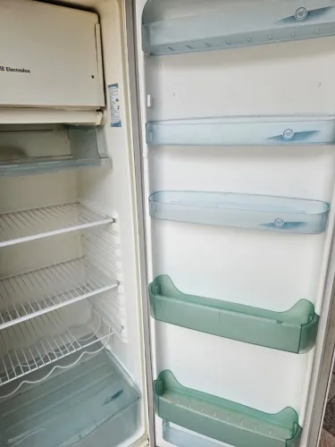 Geladeira 220volts, funcionando perfeitamente, Entrego também!!