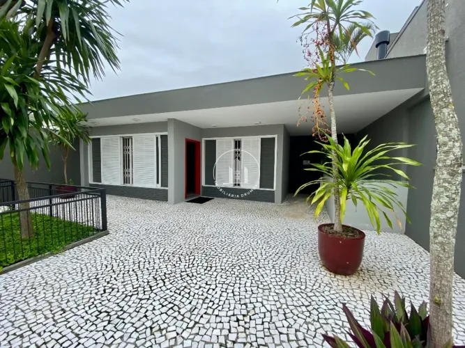 Casa 4 Quartos sendo 1 suíte com 330m² - Bom Abrigo