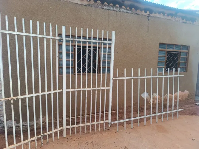 Grade com portão social 