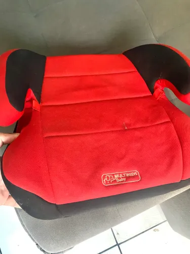 Assento elevado para criança