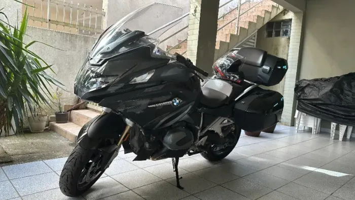 BMW R 1250 RT Premium 2024 - Preta - Completa com Baús