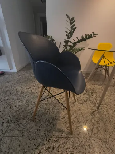 Par de Cadeiras Eames Eiffel DAW com Braço - Azul Marinho / Petróleo