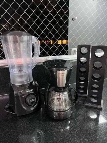 KIT COZINHA COMPLETO CAFETEIRA BRITÂNIA + LIQUIDIFICADOR MALLORY+ 2 PORTA CÁPSULA = 70,00