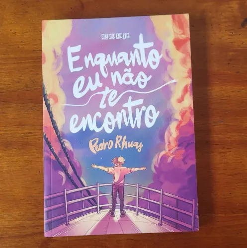 Livro Enquanto Eu Não Te Encontro - Vinícius Grossos