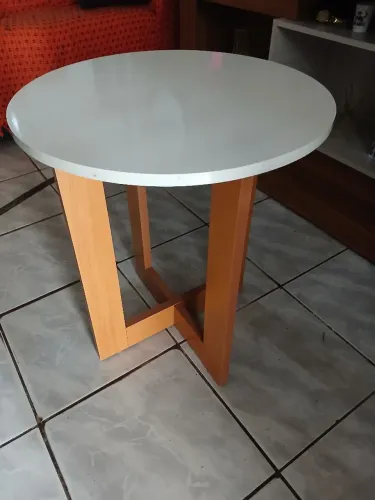Mesa de apoio redonda