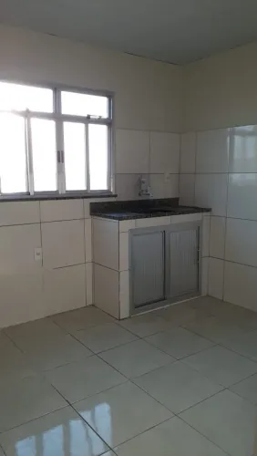 Alugo 1 quarto, sala, cozinha, banheiro e área.
